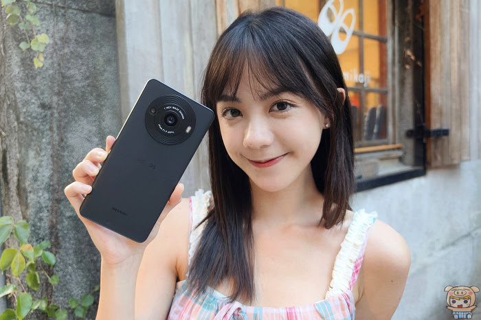 獨特單”鏡頭、環狀散熱結構~  SHARP AQUOS R