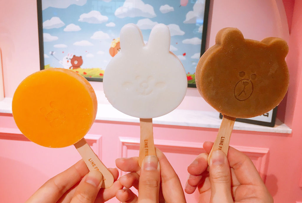 【圖二之二】LINE FRIENDS Cafe X ICE MONSTER聯名推出「熊大珍珠奶茶冰棒」、「莎莉芒果冰棒」以及「兔兔杏仁冰棒」，共三款超可愛冰棒搭配台灣獨家限定口味，不只吸睛更要好吃！.jpg