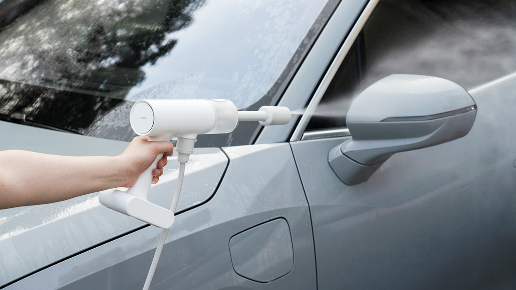 02. Xiaomi 無線洗車機採一體式便攜設計，機身重量僅約1.3公斤，能提供舒適且省力的握持，搭載可拆式2000mAh大容量電池並擁有IPX6防水等級，能擺脫線材的束縛，達到真正無線的清洗體驗。.jpg