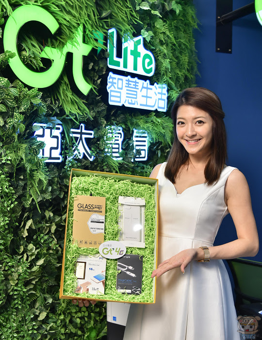 nEO_IMG_亞太電信iPhone 7預購專屬愛7禮盒.jpg