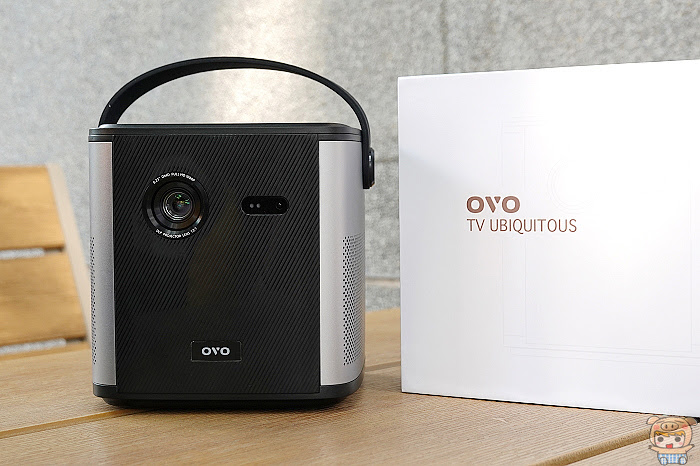 真正的無線投影機 內建電池 走到哪兒都能看電影 OVO U8