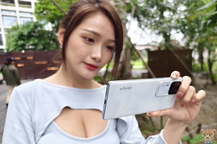 人像旗艦 vivo V30 系列 開箱 評測!  首搭蔡司光