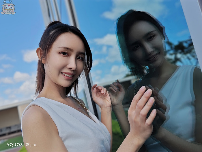 獨特單”鏡頭、環狀散熱結構~  SHARP AQUOS R
