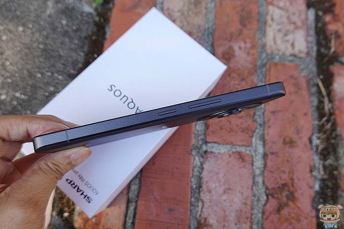 獨特單”鏡頭、環狀散熱結構~  SHARP AQUOS R