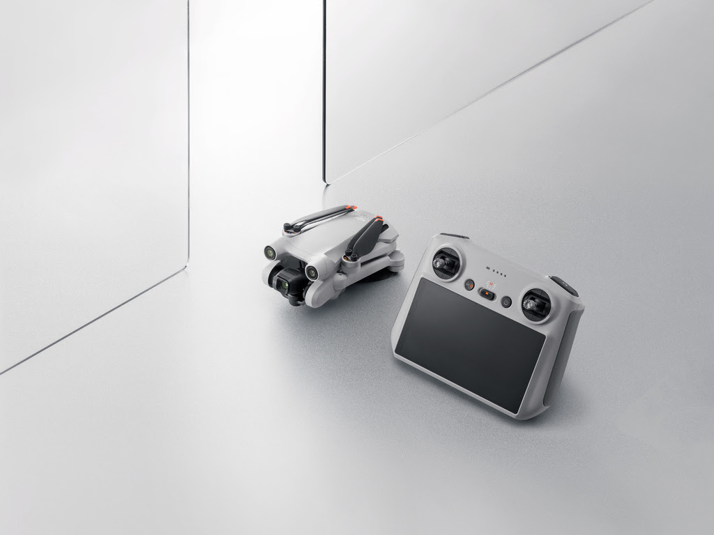 DJI Mini 3 Pro燦坤、法雅客DJI展示專櫃，momo購物網、PChome24h、蝦皮品牌商城及全省DJI特約經銷商開始接受預購.jpg
