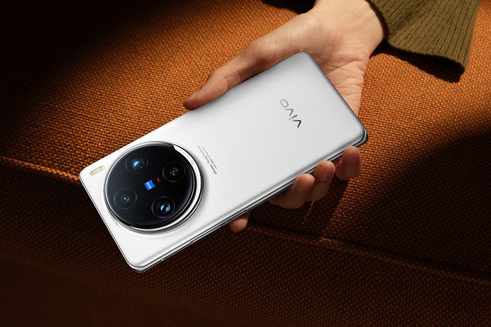 nEO_IMG_【新聞照片2】vivoX100 Pro新色「白月光」預購期間再送價值近萬元好禮搭配指定舊機系列舊換新最高加碼再折5,000元！.jpg