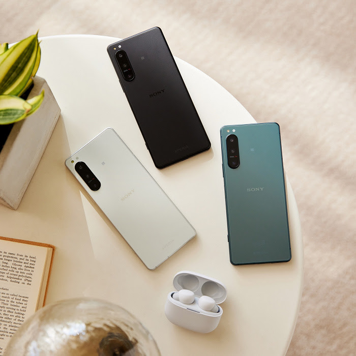 nEO_IMG_圖說、至Sony行動通訊專賣店購買Xperia旗艦機系列，選購Xperia 5 IV 可獲得2,000元配件購物金及Xperia防滑城市咖啡杯.jpg