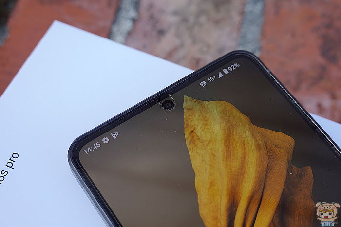 獨特單”鏡頭、環狀散熱結構~  SHARP AQUOS R