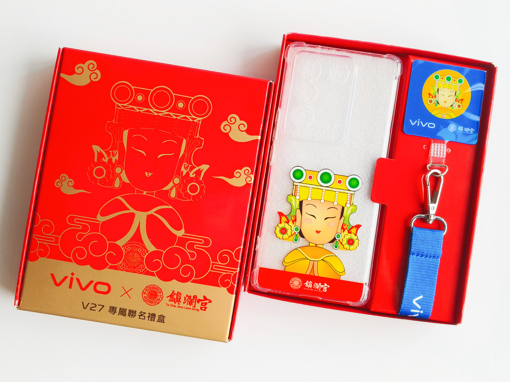 【新聞照片4】自4月17日起至遠傳電信全台門市及vivo體驗店，買V27可獲得限量聯名禮盒(價值$1380)，讓V粉有拍有保庇.jpg