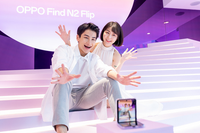 nEO_IMG_多角度懸停拍攝模式，好友合照輕鬆好簡單.jpg